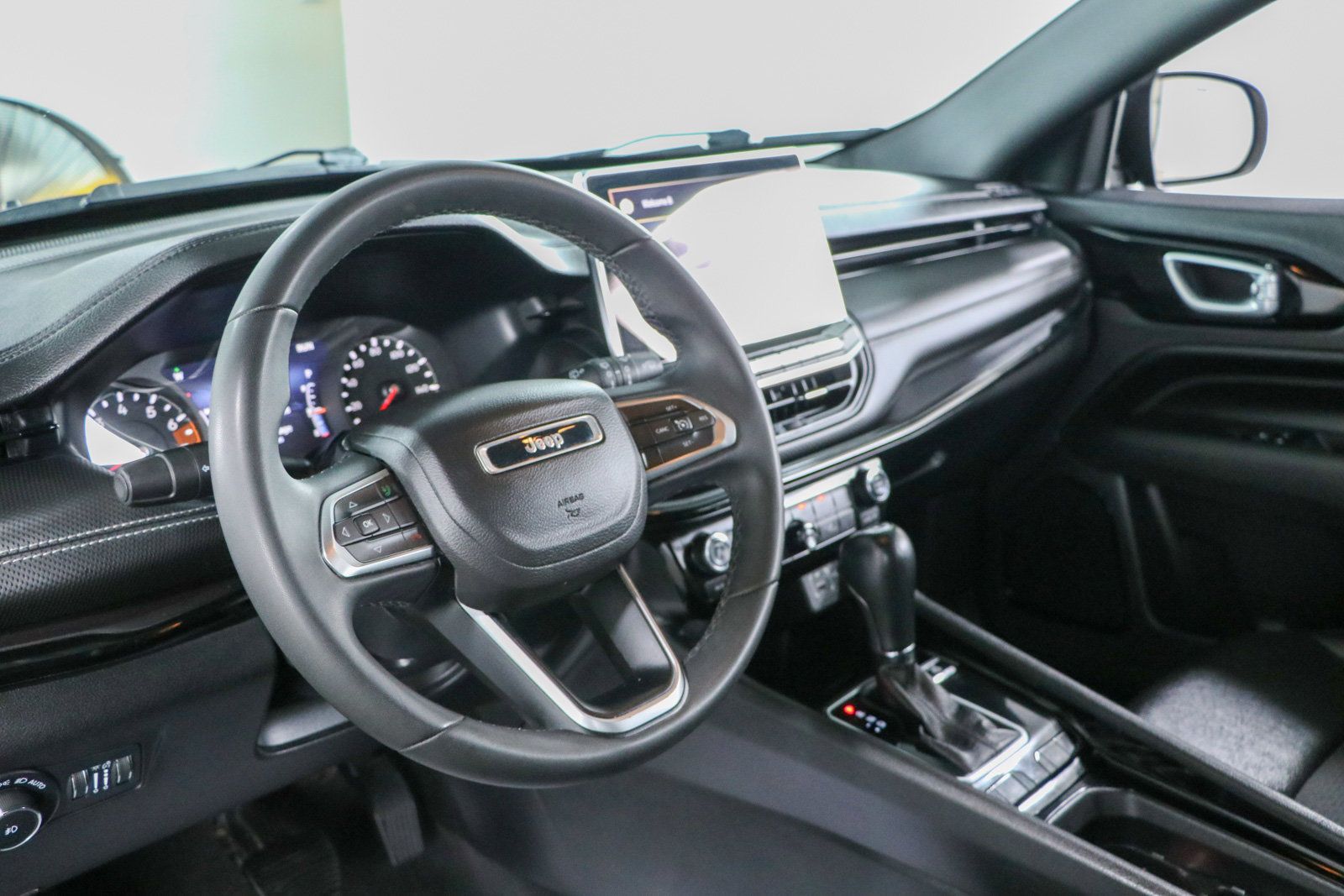 Used 2022 Jeep Compass Latitude FWD image 22