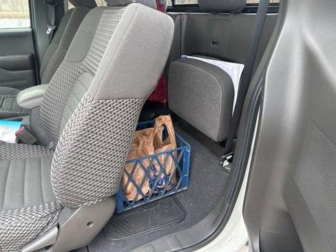 Used 2019 Nissan Frontier SV image 8