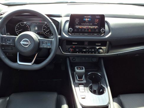 Used 2024 Nissan Rogue SV w/ SV Premium Package FWD image 13