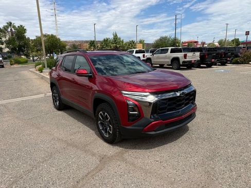 Used 2025 Chevrolet Equinox ACTIV w/ Convenience Package III AWD/4WD image 3