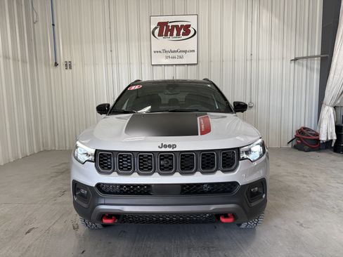 Used 2025 Jeep Compass Trailhawk w/ Trailhawk Elite Group AWD/4WD image 17