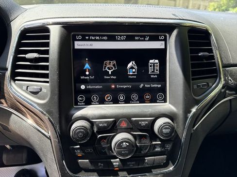 Used 2018 Jeep Grand Cherokee Overland AWD/4WD image 22