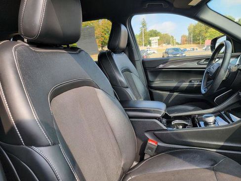 Certified 2022 Jeep Grand Cherokee Altitude image 19