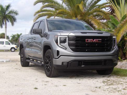 Used 2025 GMC Sierra 1500 Elevation image 10