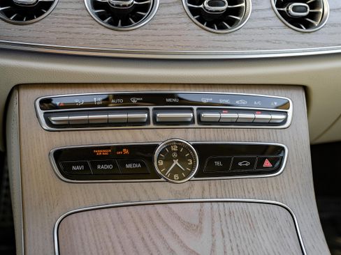 Used 2019 Mercedes-Benz E 450 E 450 w/ AMG Line Package image 22