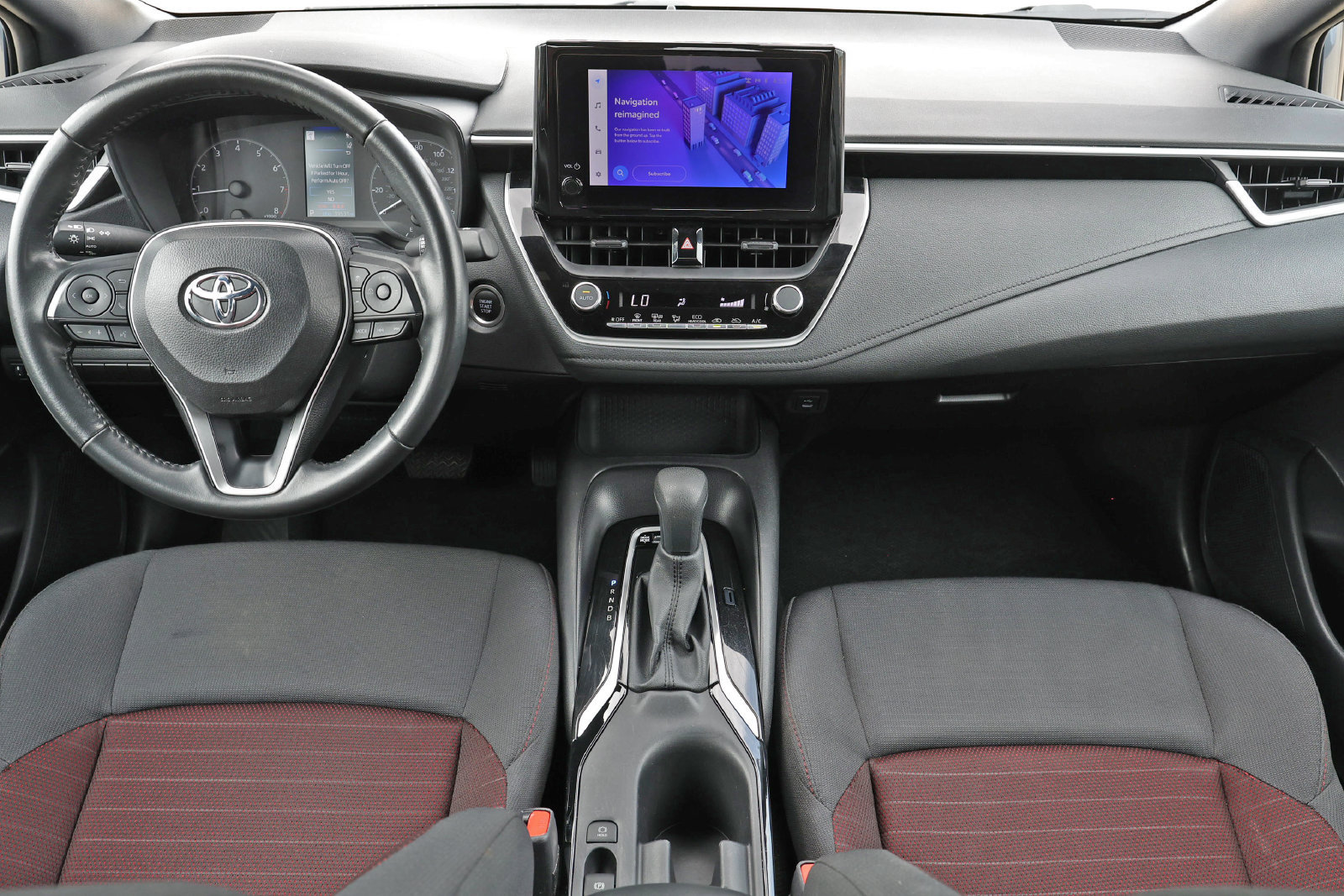 Used 2025 Toyota Corolla SE FWD image 2