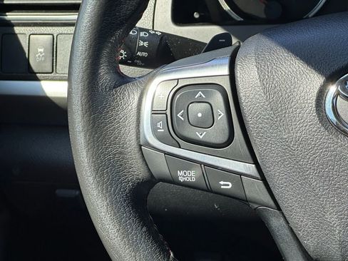 Used 2017 Toyota Camry SE image 18