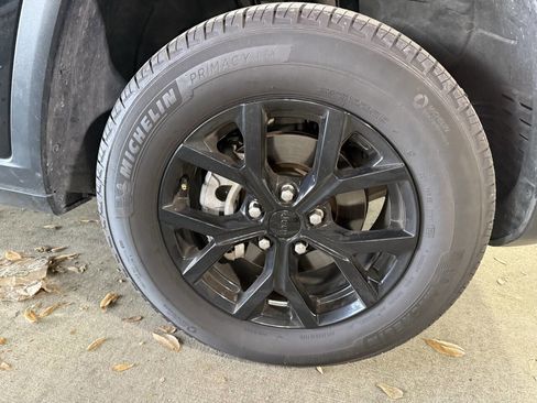 Used 2024 Jeep Grand Cherokee Altitude image 53