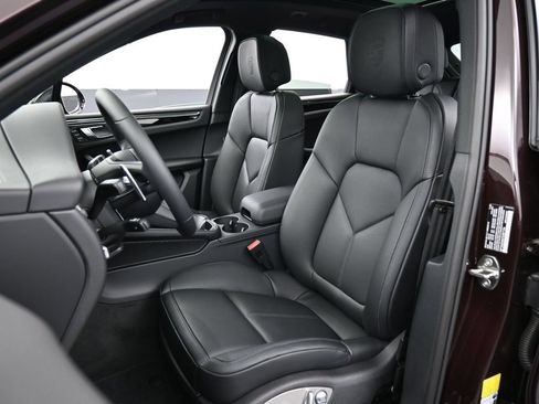 Certified 2026 Porsche Macan AWD/4WD image 5