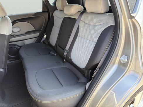 Used 2015 Kia Soul + FWD image 20
