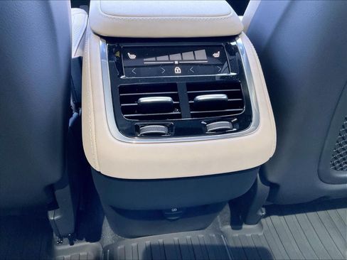 New 2027 Volvo XC90 B6 Plus AWD/4WD image 16