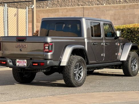 Used 2025 Jeep Gladiator Mojave w/ Convenience Group AWD/4WD image 4