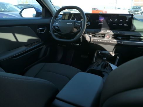 New 2025 Kia K4 LXS image 22