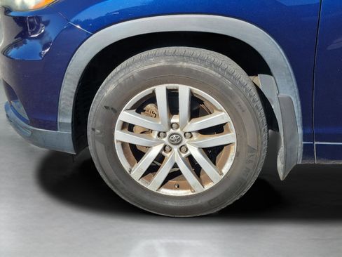 Used 2016 Toyota Highlander LE image 27