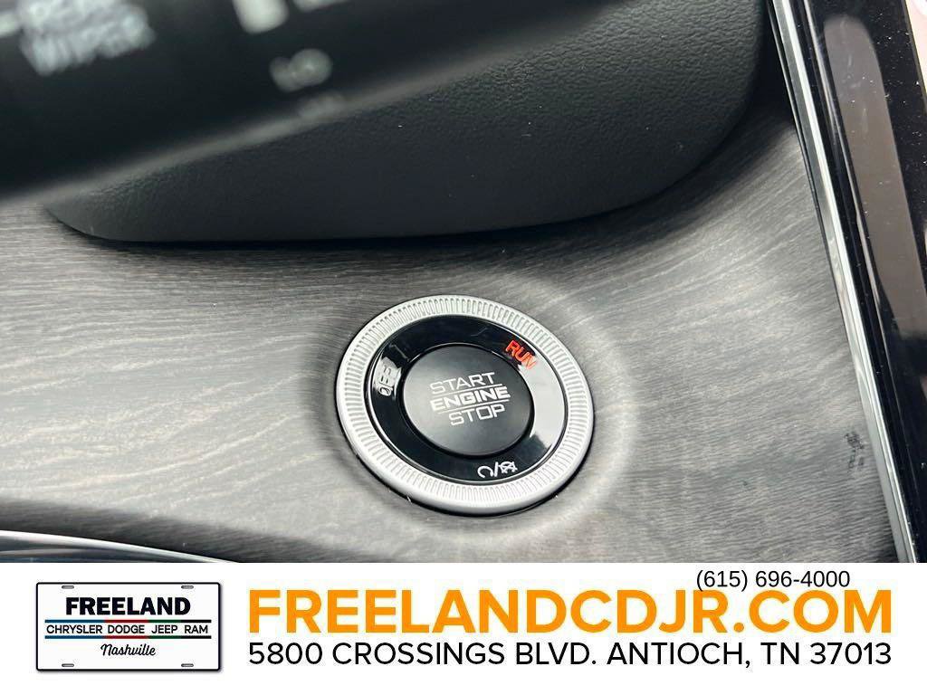 Used 2024 Jeep Grand Cherokee Overland w/ Luxury Tech Group IV AWD/4WD image 13