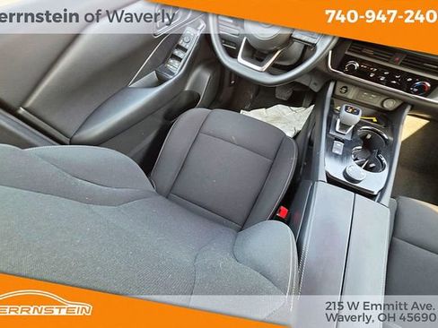 Used 2024 Nissan Rogue S AWD/4WD image 10