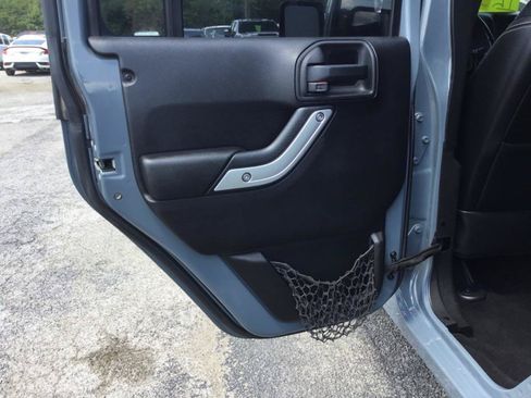 Used 2014 Jeep Wrangler Unlimited Sahara w/ Connectivity Group AWD/4WD image 30