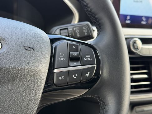 Used 2022 Ford Escape SE w/ Cold Weather Package image 18