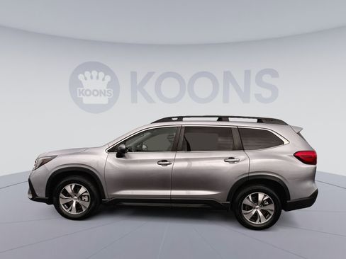 Used 2023 Subaru Ascent Premium image 2