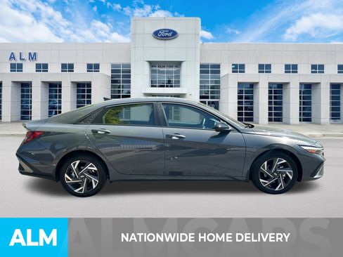 Used 2025 Hyundai Elantra Sport image 4