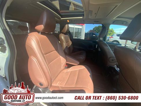 Used 2018 Toyota Sienna XLE AWD 7-Passenger (Natl) image 8
