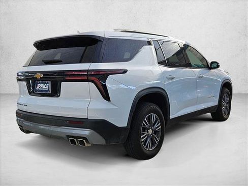 Used 2026 Chevrolet Traverse LT image 5