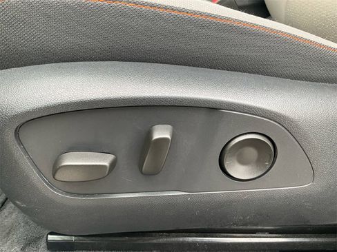 Used 2025 Chevrolet Traverse LT image 29