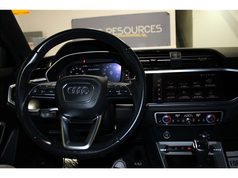 Used 2024 Audi Q3 2.0T Premium image 35