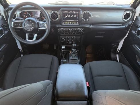 Used 2023 Jeep Wrangler Unlimited Sahara AWD/4WD image 10