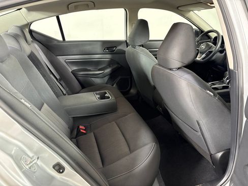 Used 2024 Nissan Altima 2.5 SV FWD image 19