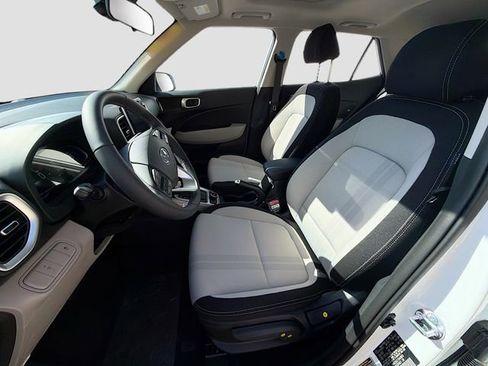 New 2026 Hyundai Venue SEL FWD image 19