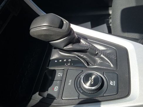 Used 2021 Toyota RAV4 LE w/ Carpet Mat Package (TMS) AWD/4WD image 19