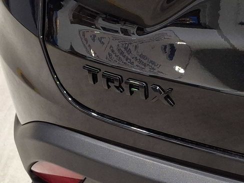 Used 2024 Chevrolet Trax RS w/ Sunroof Package image 29