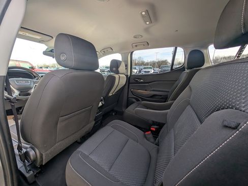 Used 2021 GMC Acadia SLE image 16