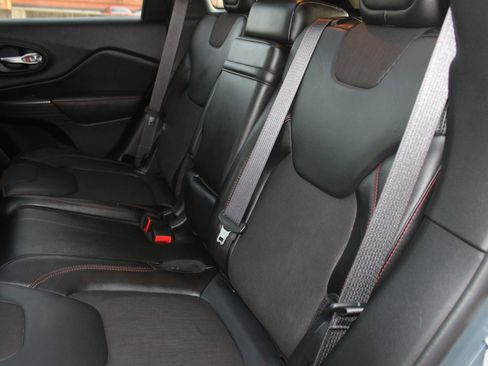 Used 2015 Jeep Cherokee Trailhawk w/ Comfort/Convenience Group image 13