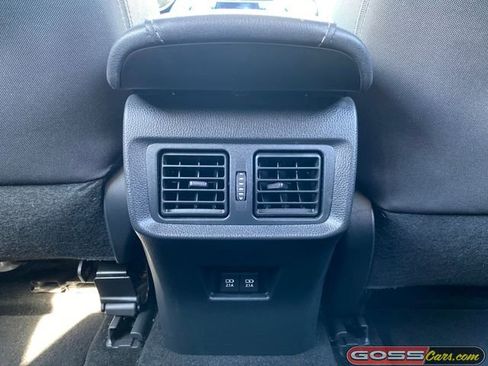 Used 2022 Toyota Venza LE image 20