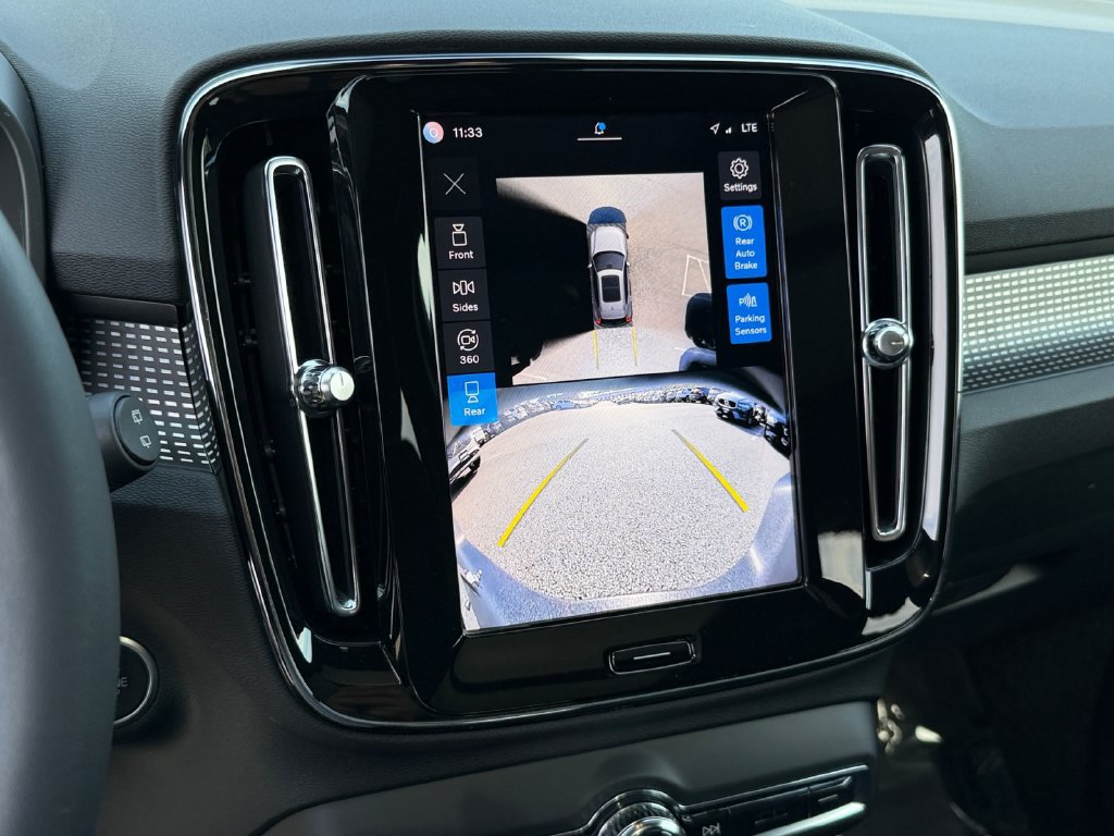 Certified 2024 Volvo XC40 B5 Plus AWD/4WD image 22
