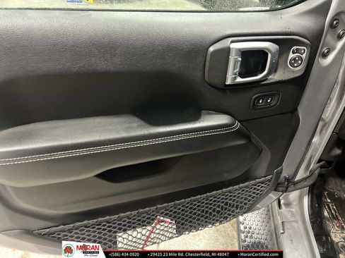 Used 2018 Jeep Wrangler Unlimited Sahara image 15