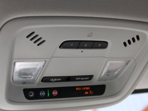 Used 2020 Chevrolet Traverse LT w/ Driver Confidence II Package image 28