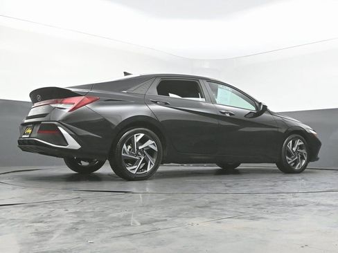 Used 2025 Hyundai Elantra Sport image 43