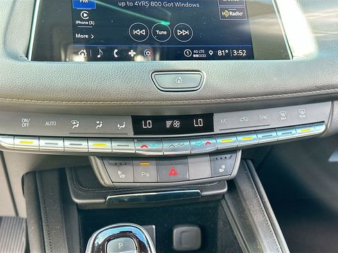 Used 2023 Cadillac XT4 Luxury w/ Cold Weather Package image 15