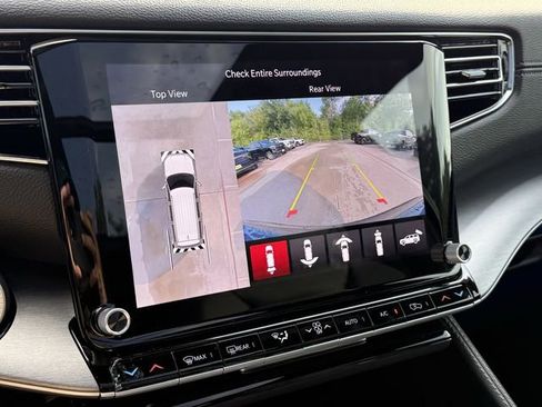 New 2025 Jeep Wagoneer L Series II image 24