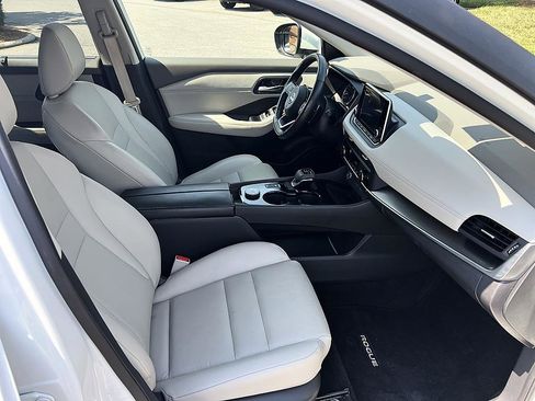 Certified 2023 Nissan Rogue SV w/ SV Premium B Package AWD/4WD image 17