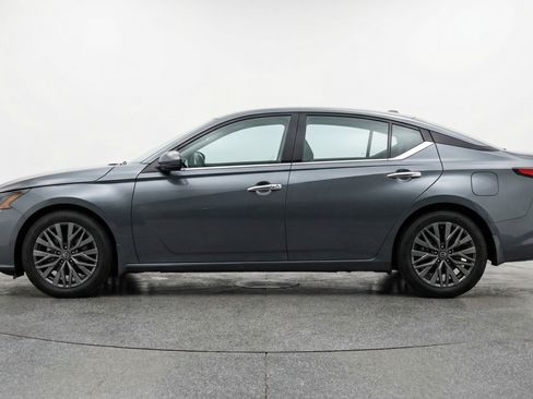 Used 2025 Nissan Altima 2.5 SV image 5