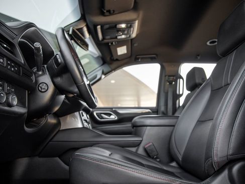 Used 2023 Chevrolet Suburban RST w/ Luxury Package image 19