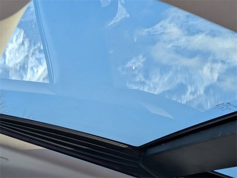 Used 2017 Chrysler Pacifica Limited w/ UConnect Theater Package image 16