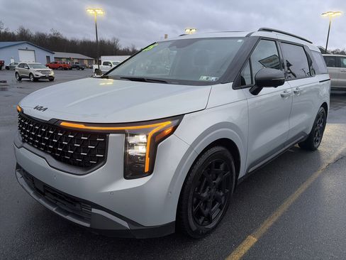 Used 2025 Kia Carnival SX w/ SX Dark Edition Package image 8