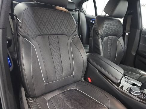 Used 2017 BMW 540i xDrive w/ Premium Package image 12