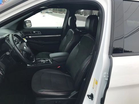 Used 2019 Ford Explorer XLT w/ Equipment Group 202A image 2