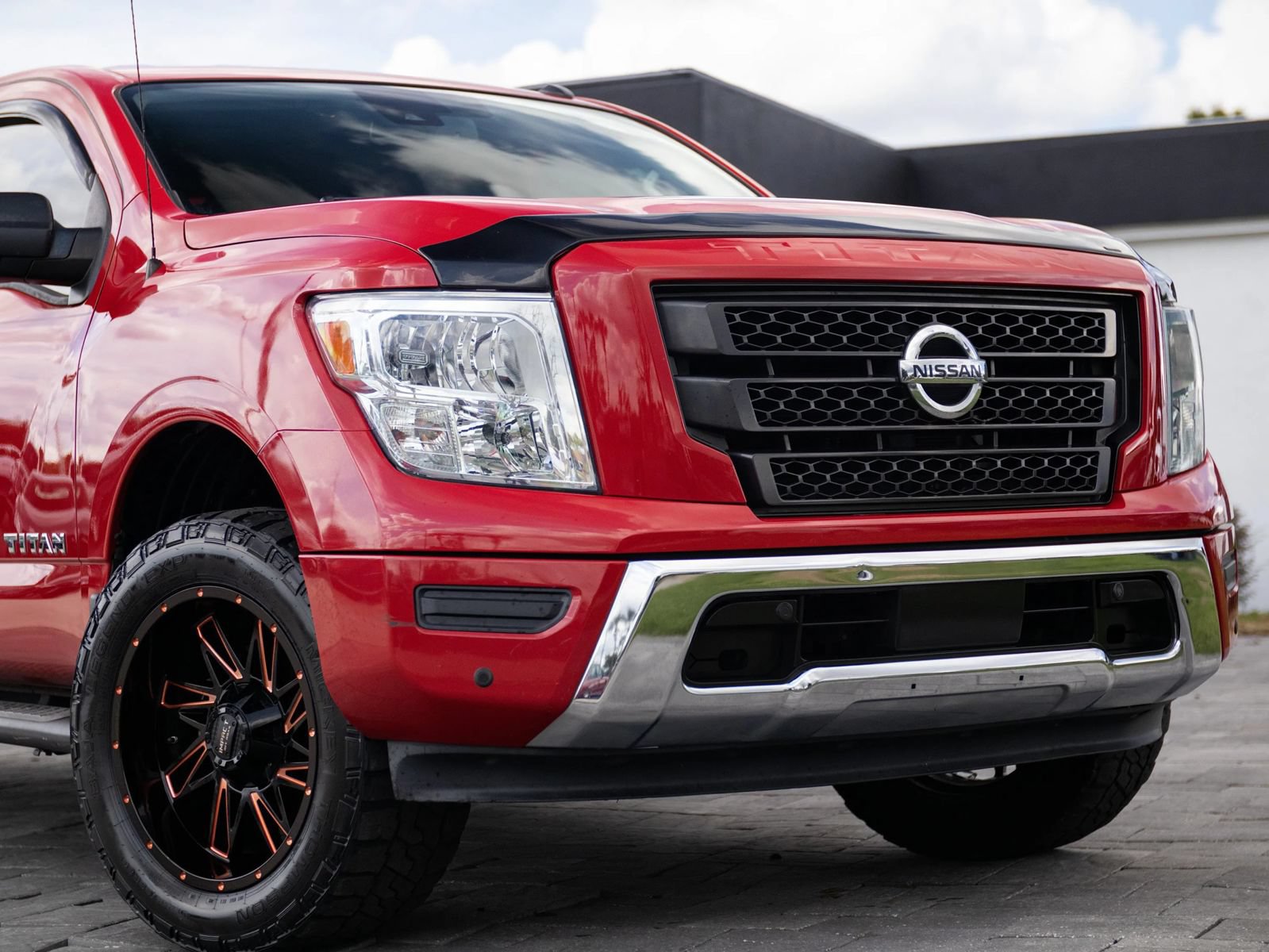 Used 2021 Nissan Titan SV w/ SV Convenience Package RWD image 2